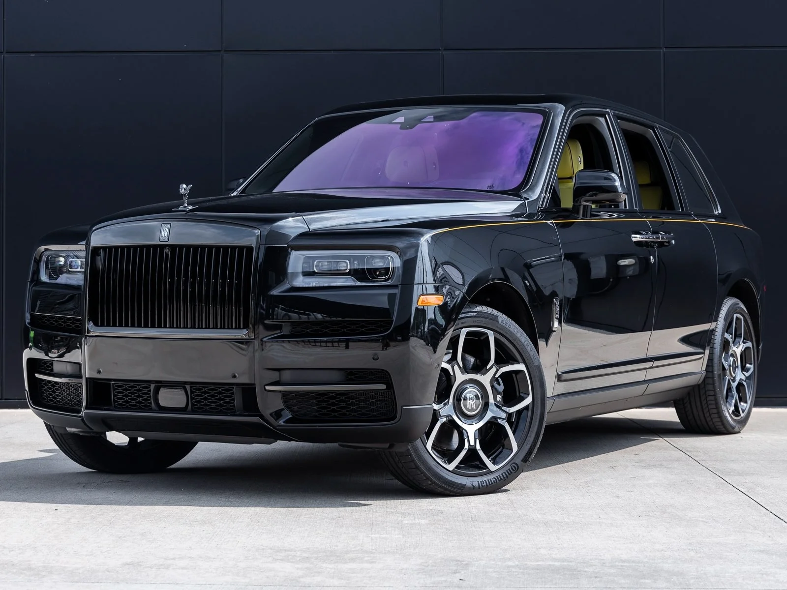 Rolls-Royce Black Badge Cullinan 2023 With Driver